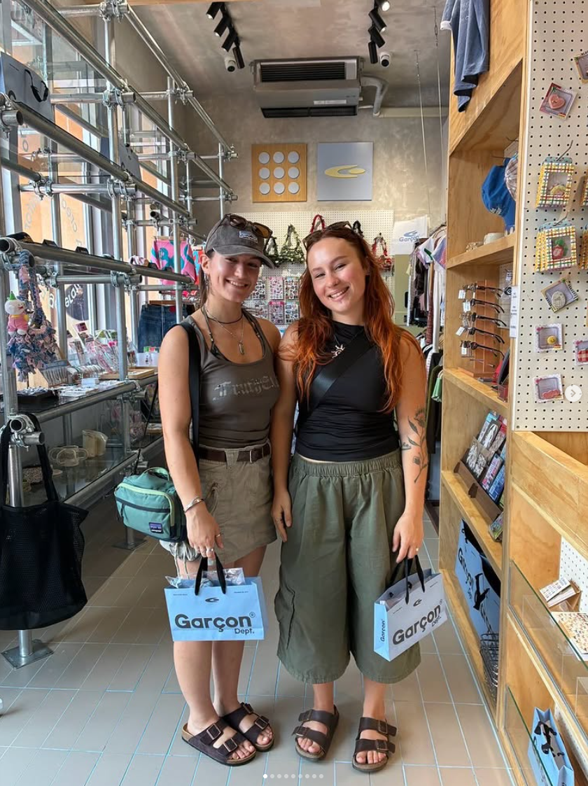 Garcon Dept. customers in store — 01