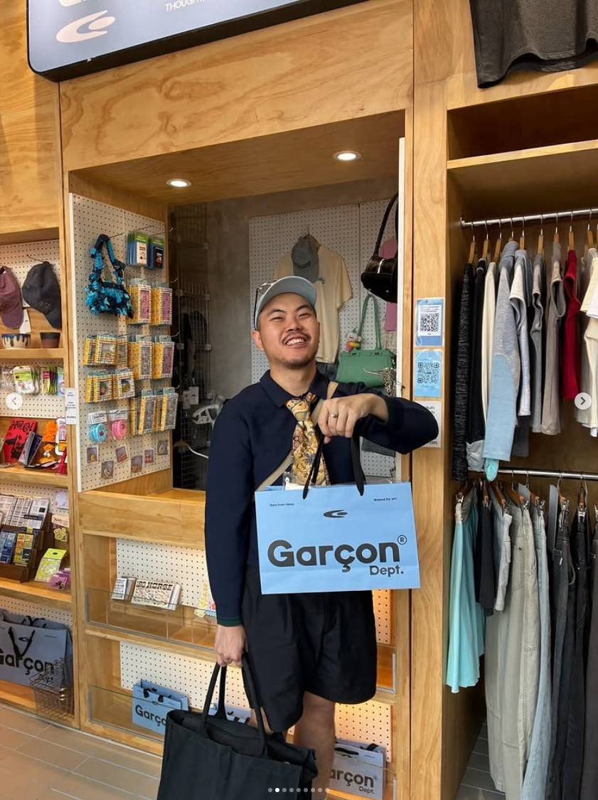 Garcon Dept. customers in store — 02