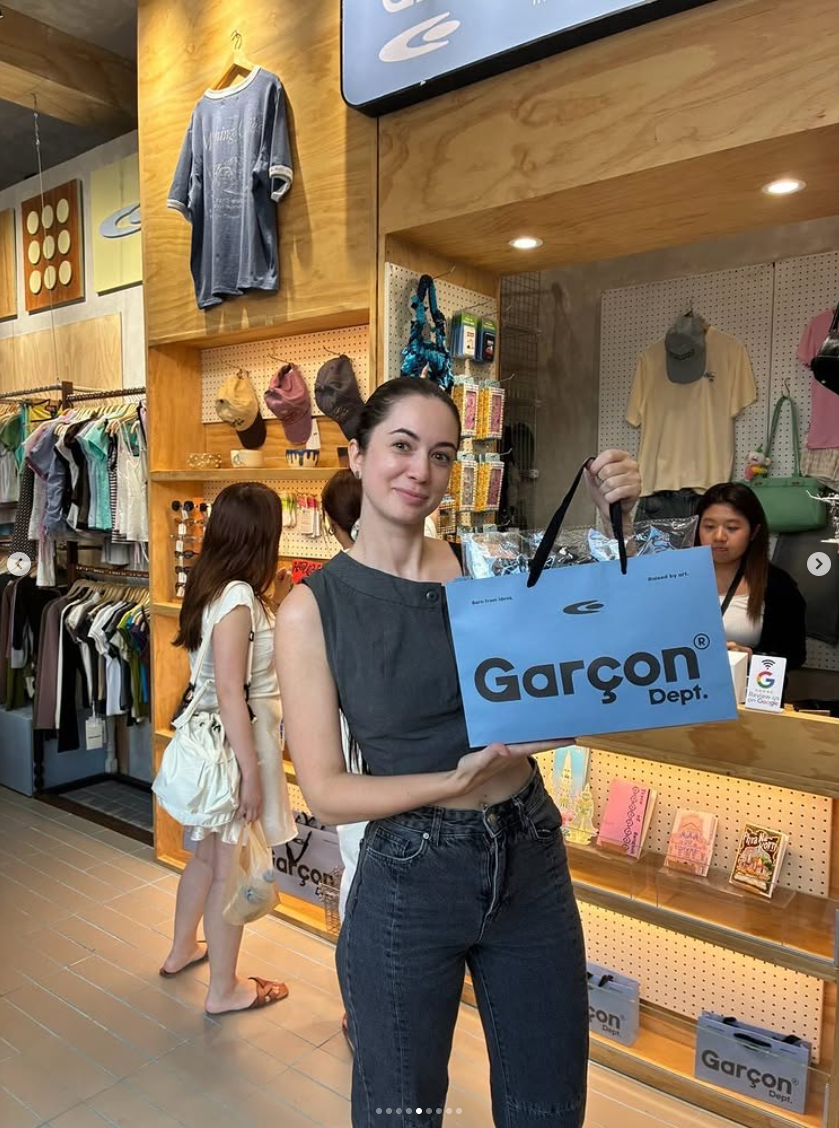 Garcon Dept. customers in store — 05