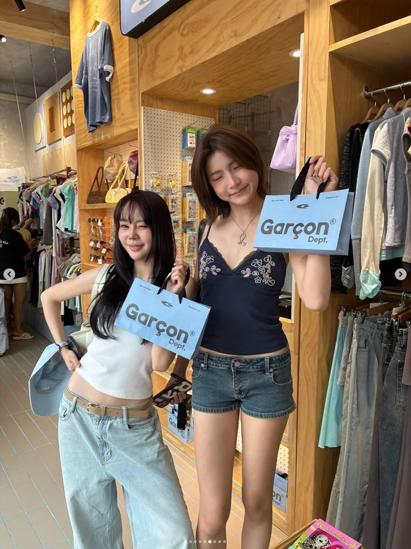 Garcon Dept. customers in store — 06