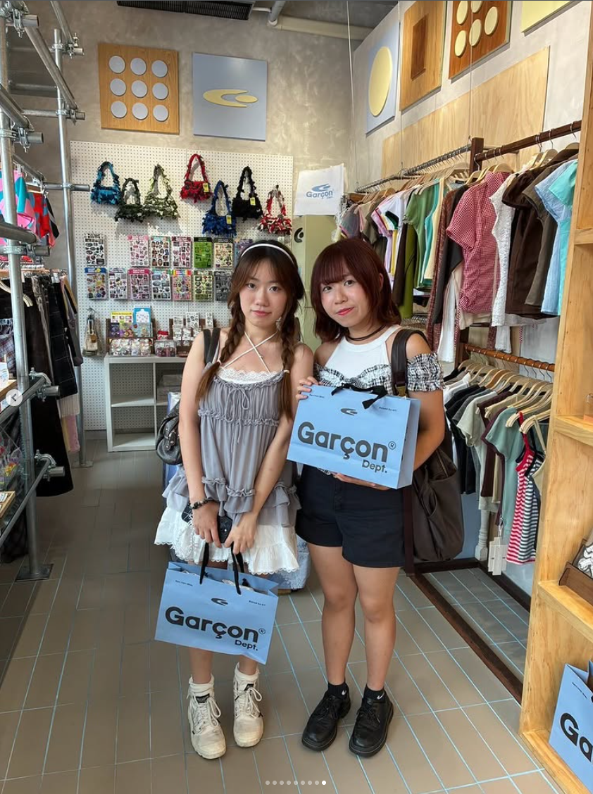 Garcon Dept. customers in store — 09