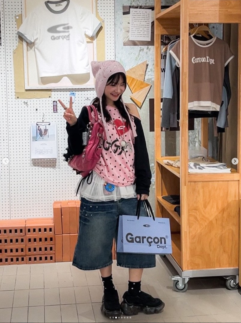 Garcon Dept. customers in store — 29
