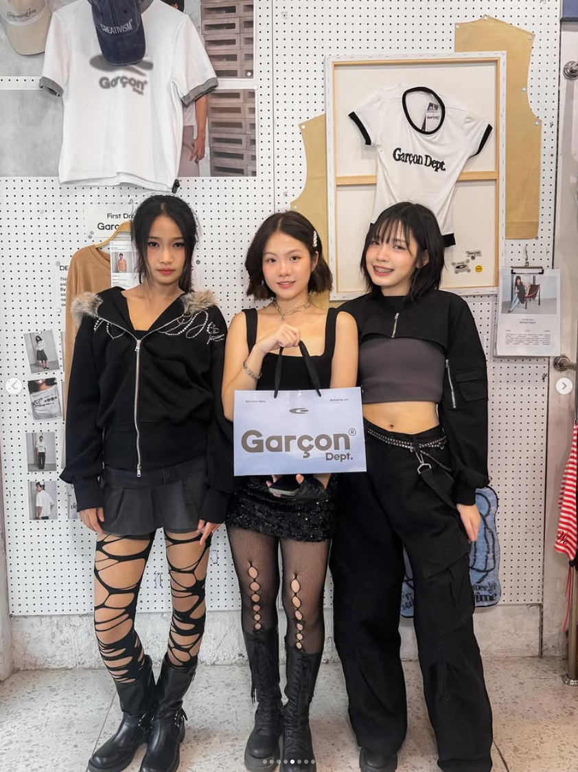 Garcon Dept. customers in store — 31