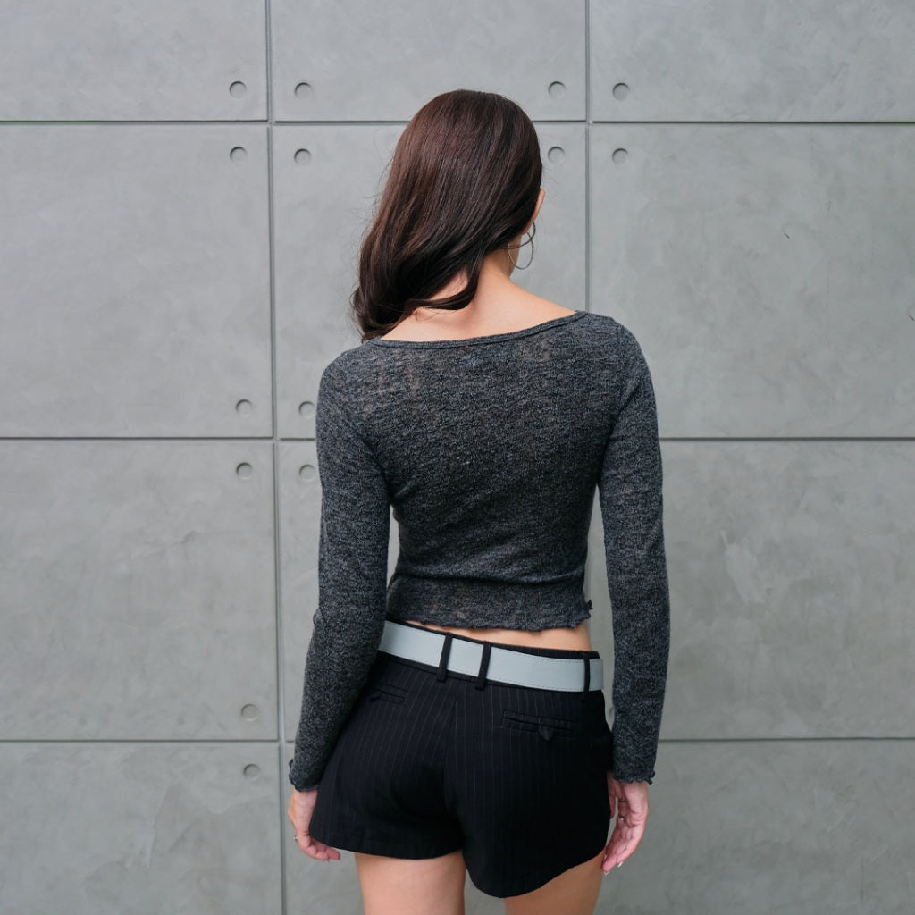 long-sleeved shirt with a slanted cut