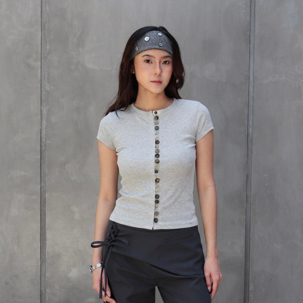 straight buttons light gray baby tee