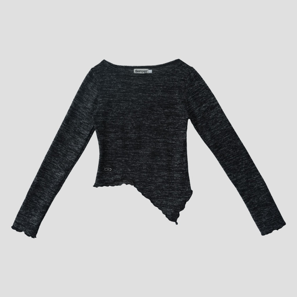 long-sleeved shirt with a slanted cut